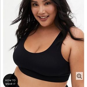 BLACK RIB SCOOP NECK SEAMLESS BRALETTE NEW